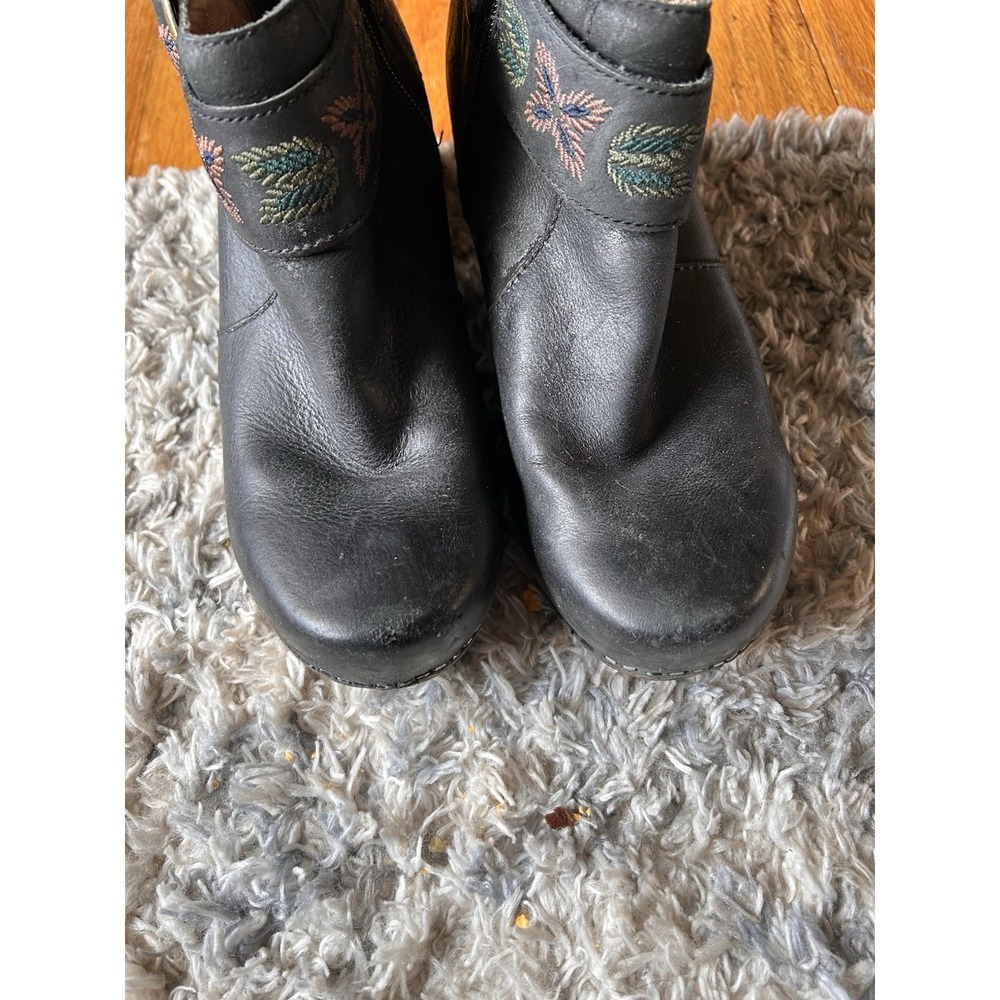 Dansko Maria Ankle Clog Boots Black Leather Embroidered Strap EU 39 US 8.5 - Picture 2 of 8